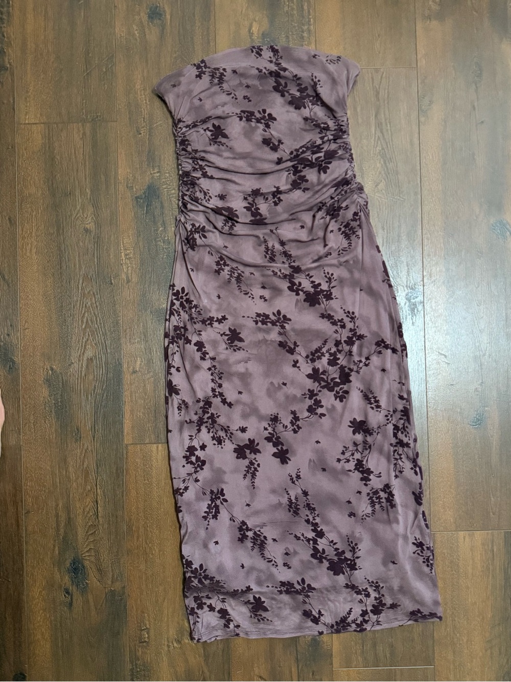 Madden Girl Strapless Floral Ruched Midi Dress in Dusty Mauve and Plum